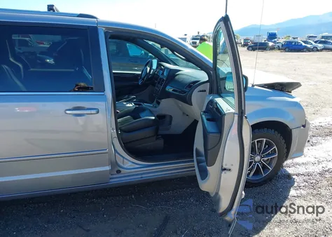 2017 Dodge Grand Caravan Sxt z USA, uszkodzony, nr VIN 2C4RDGCG6HR685572